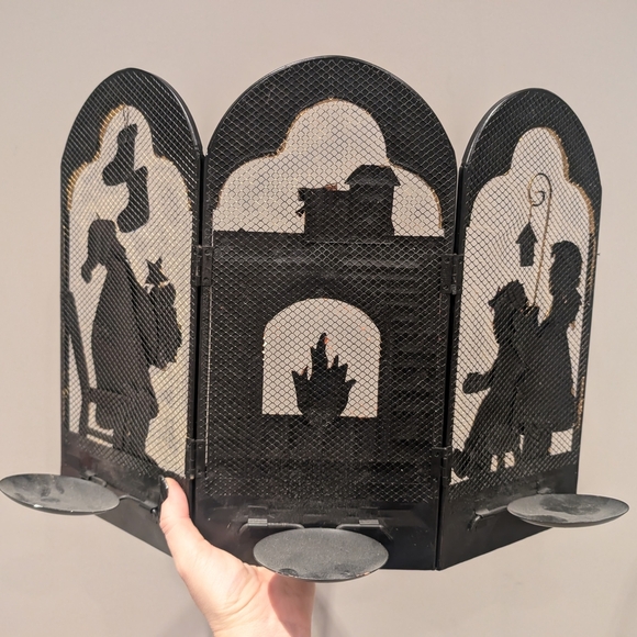 Festive Christmas Fireplace Screen Candle Holder - Picture 9 of 9